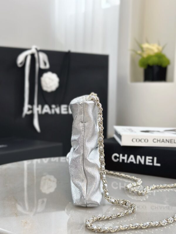CHANEL clutch bag with pearl