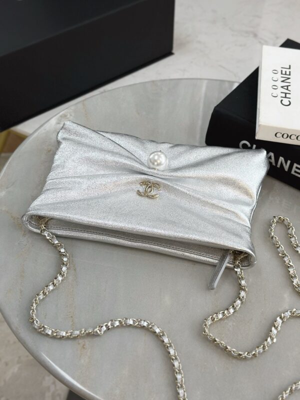 CHANEL clutch bag with pearl