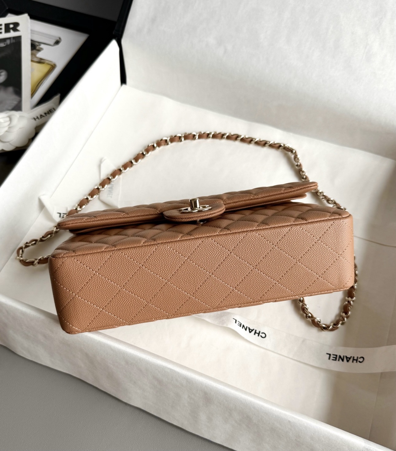 Screenshot CHANEL Caramel Classique Flap Medium Handbag Caviar Leather - 图片 5