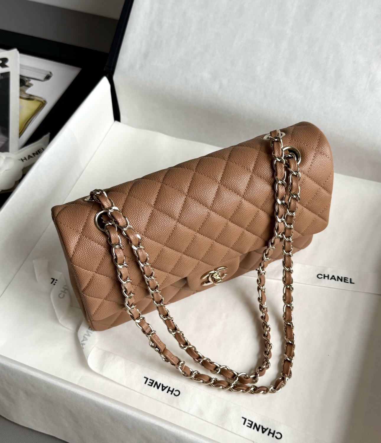 Screenshot CHANEL Caramel Classique Flap Medium Handbag Caviar Leather - 图片 6