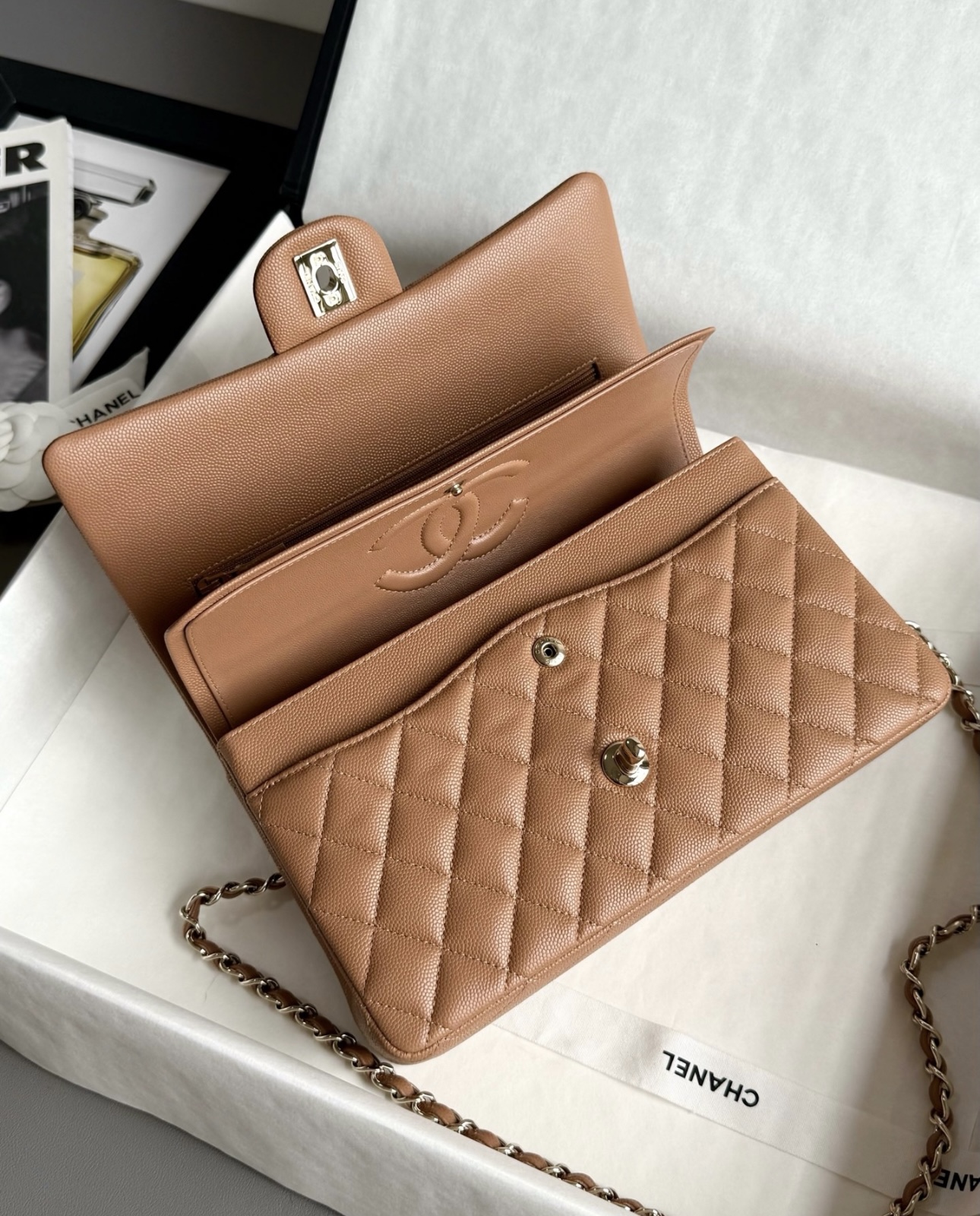 Screenshot CHANEL Caramel Classique Flap Medium Handbag Caviar Leather - 图片 7