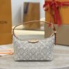 LV POCHETTE HILLS M29879