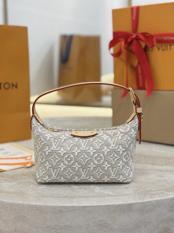 LV POCHETTE HILLS M29879