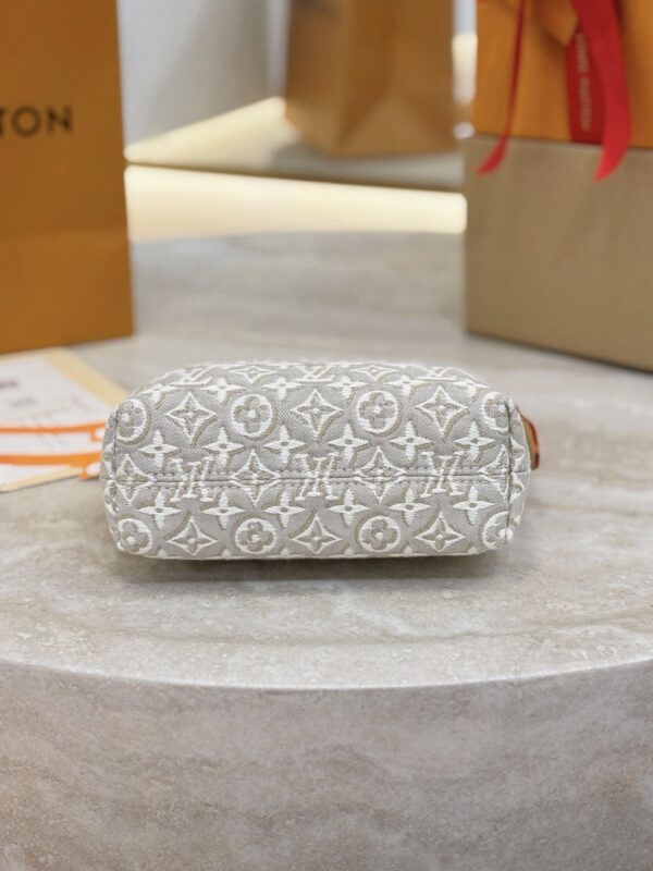 LV POCHETTE HILLS M29879