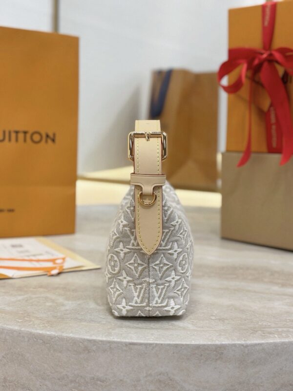 LV POCHETTE HILLS M29879