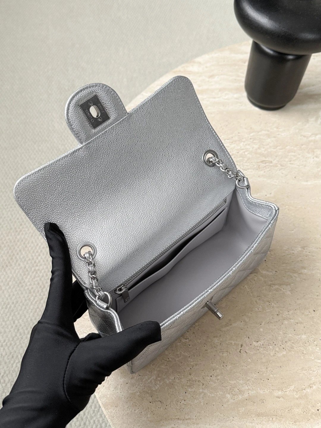 IMG_2042 CHANEL Metallic Caviar Quilted Mini Rectangular CC Slide Flap Silver - 图片 6