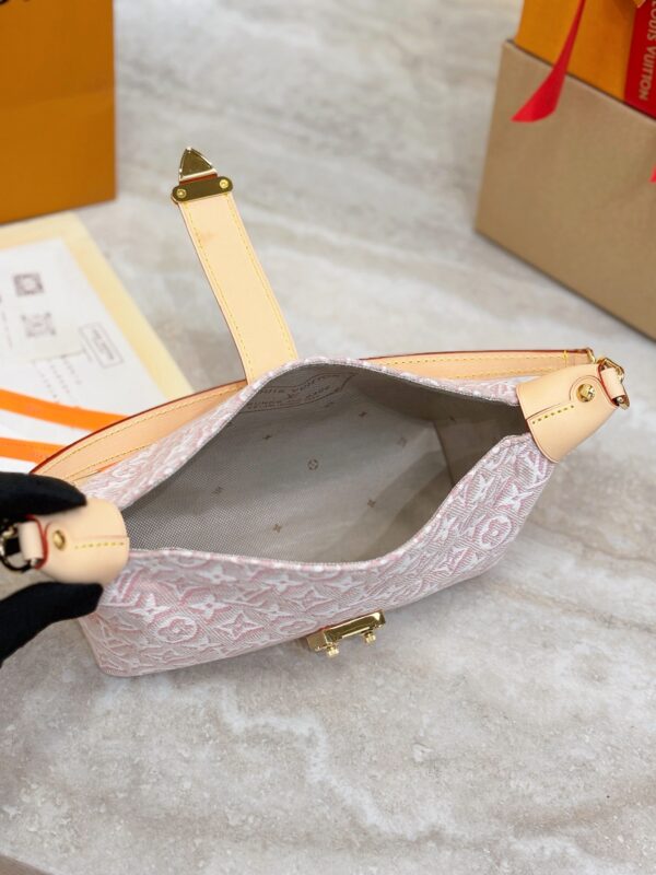 LV Pochette Mia Other Monogram Canvas M2A382