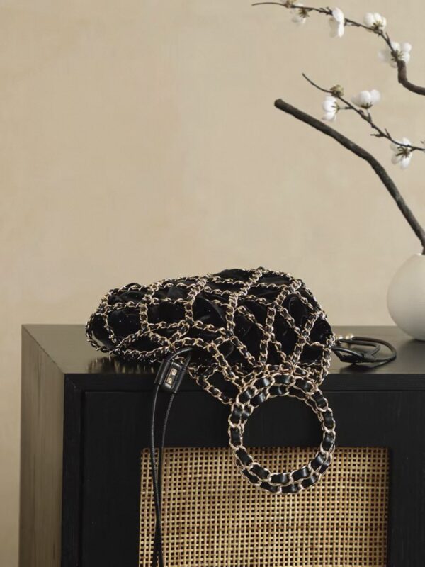 Chanel Métiers d’Art Runway black embellished tweed & leather chain link net bag with gold hardware