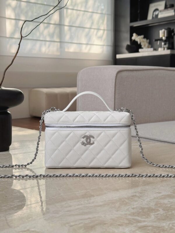 CHANEL Vanity with Chain Strass Star