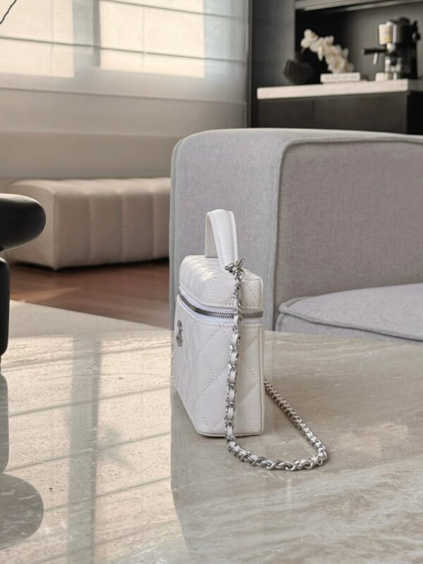 CHANEL Vanity with Chain Strass Star