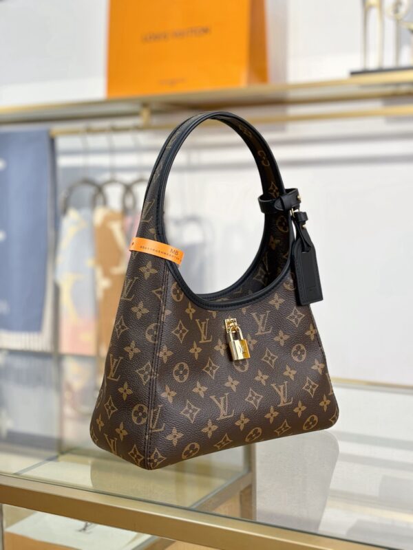 LV The Drop Hobo Small M12940