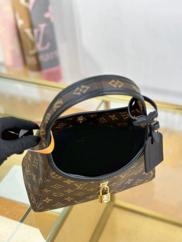 LV The Drop Hobo Small M12940