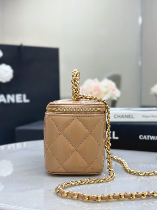 CHANEL 24B Handle Vanity Bag