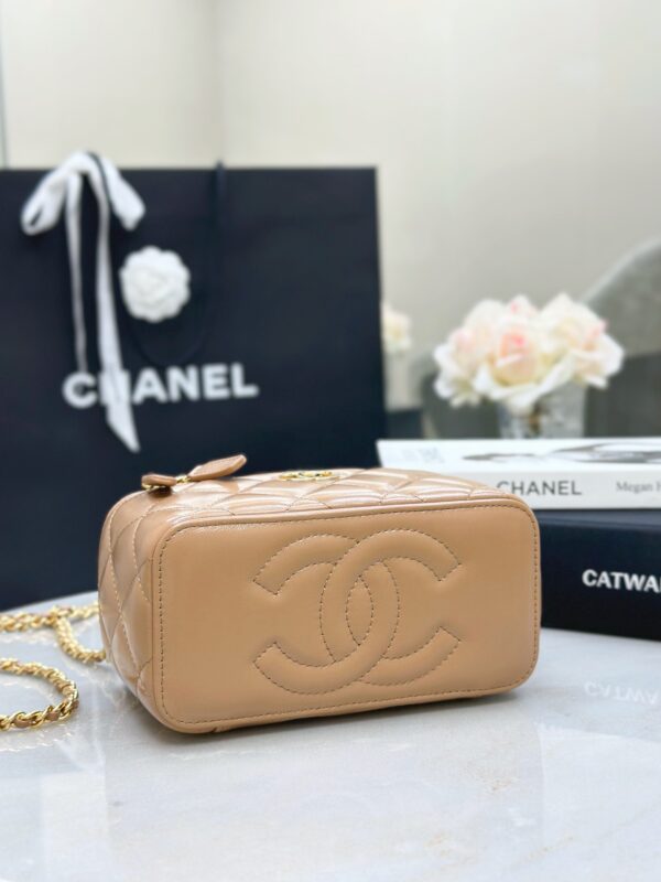 CHANEL 24B Handle Vanity Bag