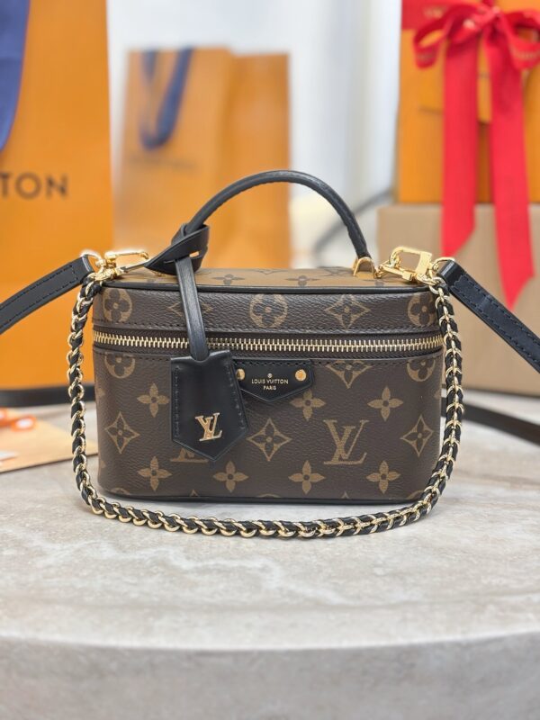 LV Vanity Chain Pouch M47125