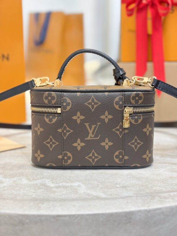 LV Vanity Chain Pouch M47125
