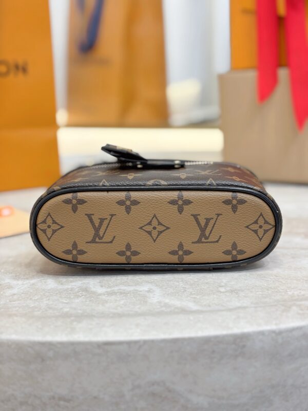 LV Vanity Chain Pouch M47125