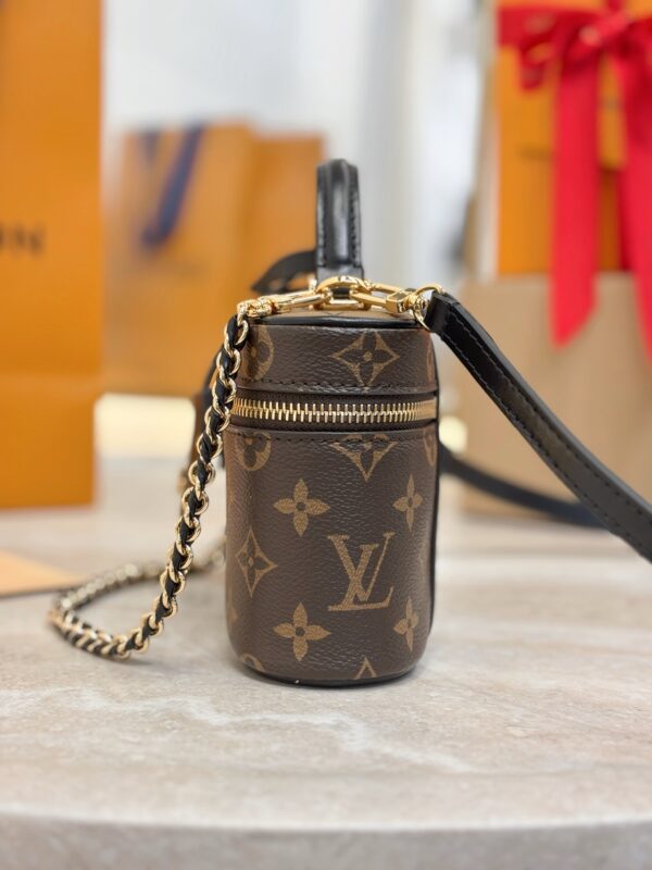 LV Vanity Chain Pouch M47125