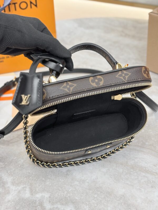 LV Vanity Chain Pouch M47125