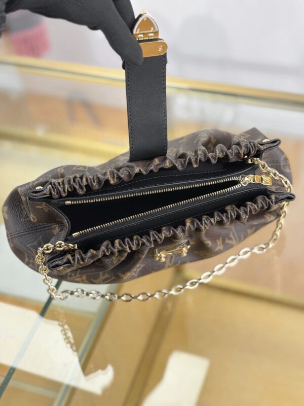LV Pochette Sling M27819