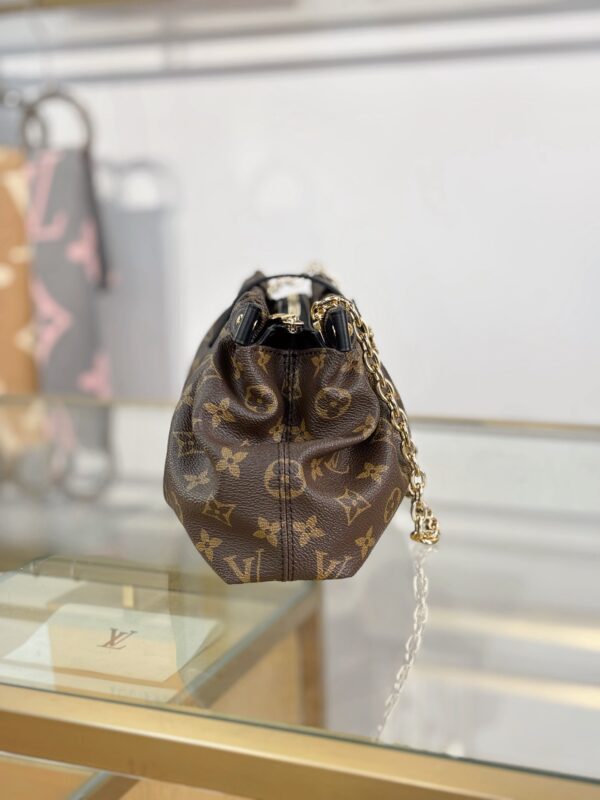 LV Pochette Sling M27819