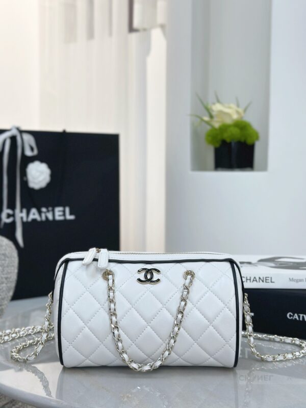 CHANEL Clutch With Chain