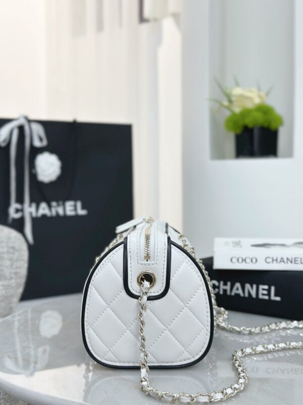 CHANEL Clutch With Chain
