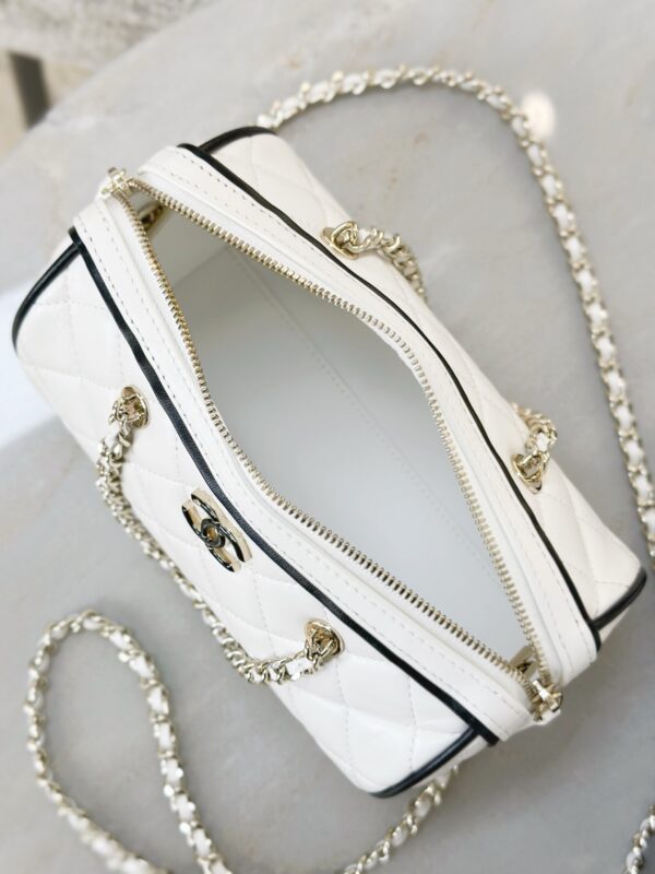 CHANEL Clutch With Chain