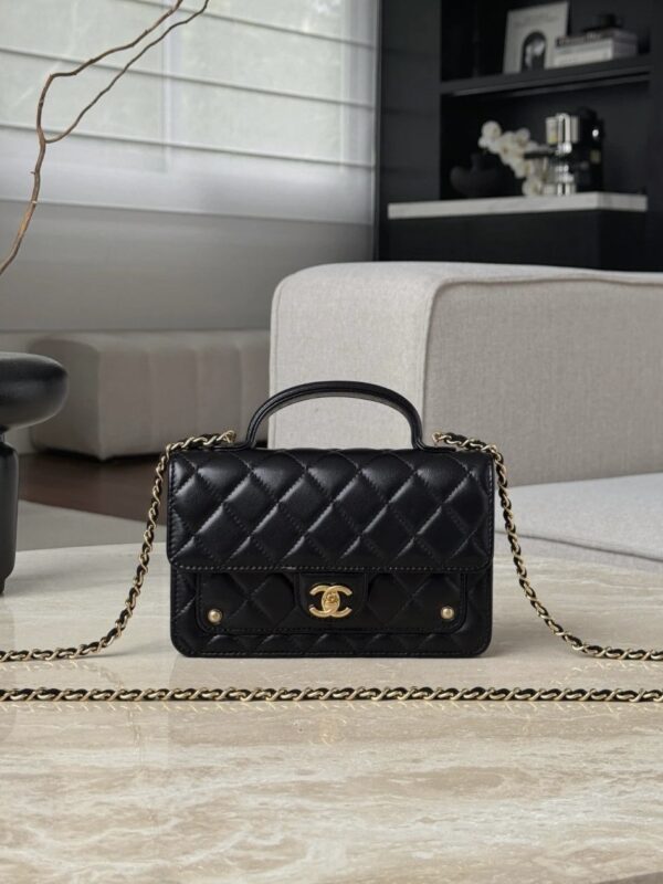 chanel clutch with chain