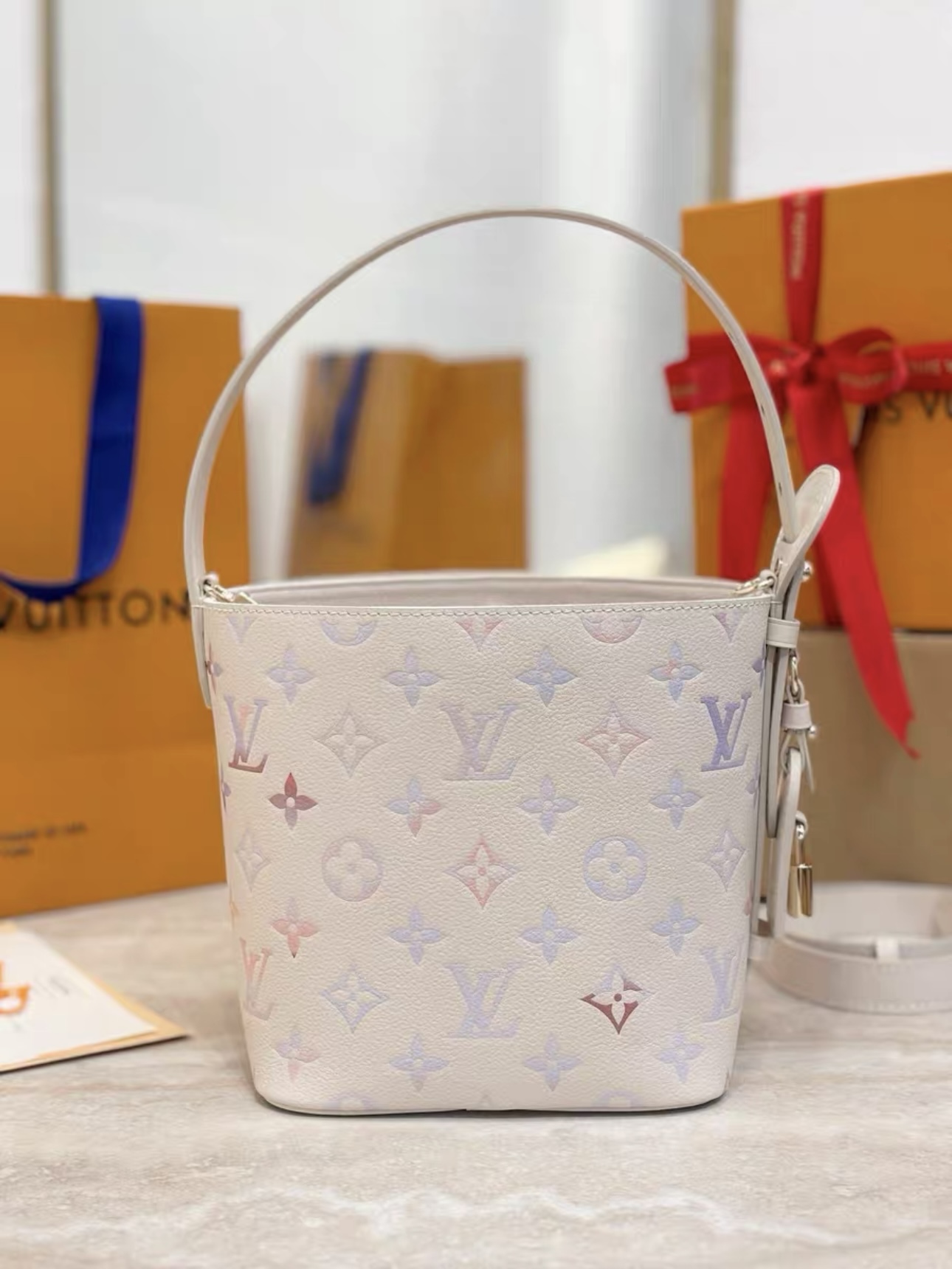 Screenshot LV Monogram Empreinte Leather - 图片 4