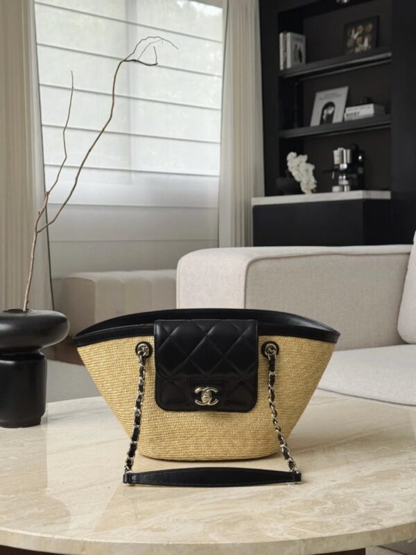 CHANEL Tote Braided Straw