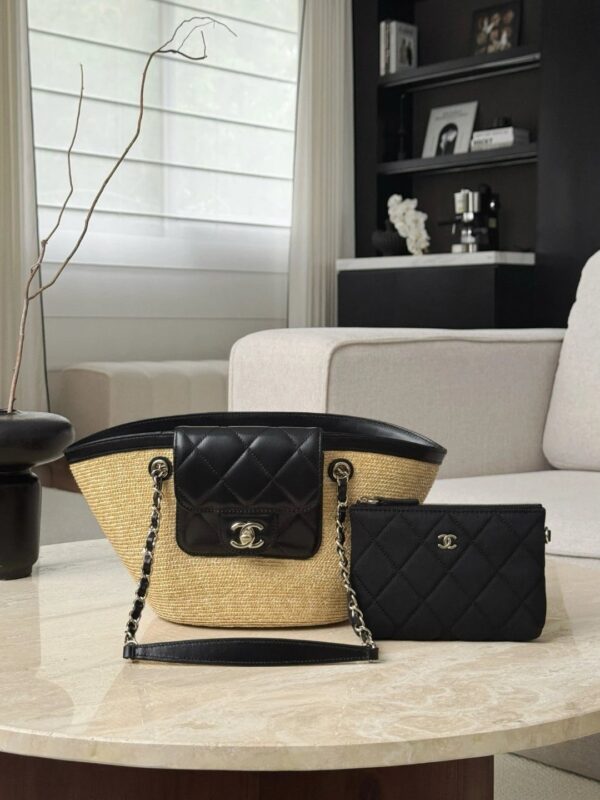CHANEL Tote Braided Straw