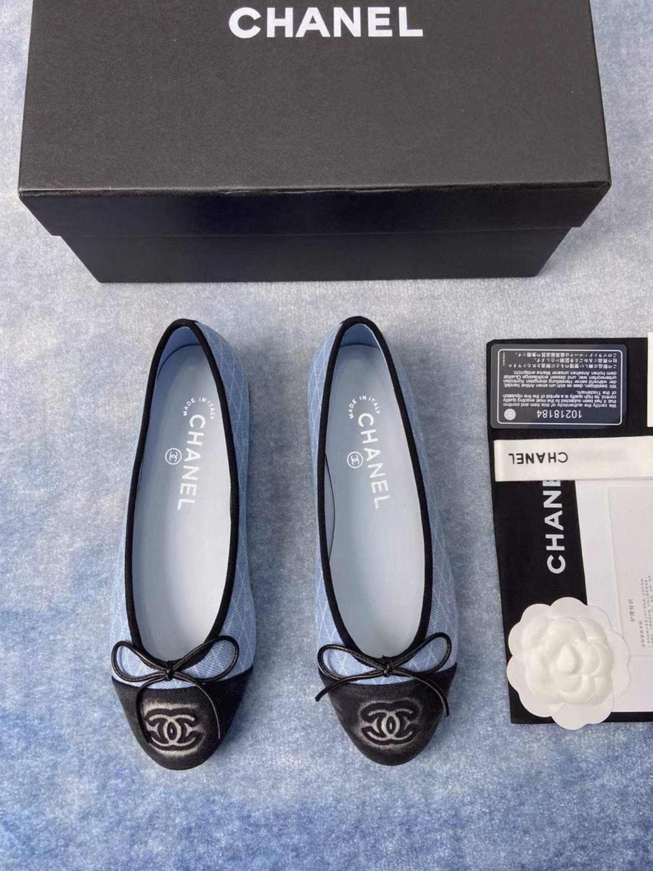 Screenshot CHANEL Denim Printed Quilt CC Cap Toe Ballerina Flats - 图片 2
