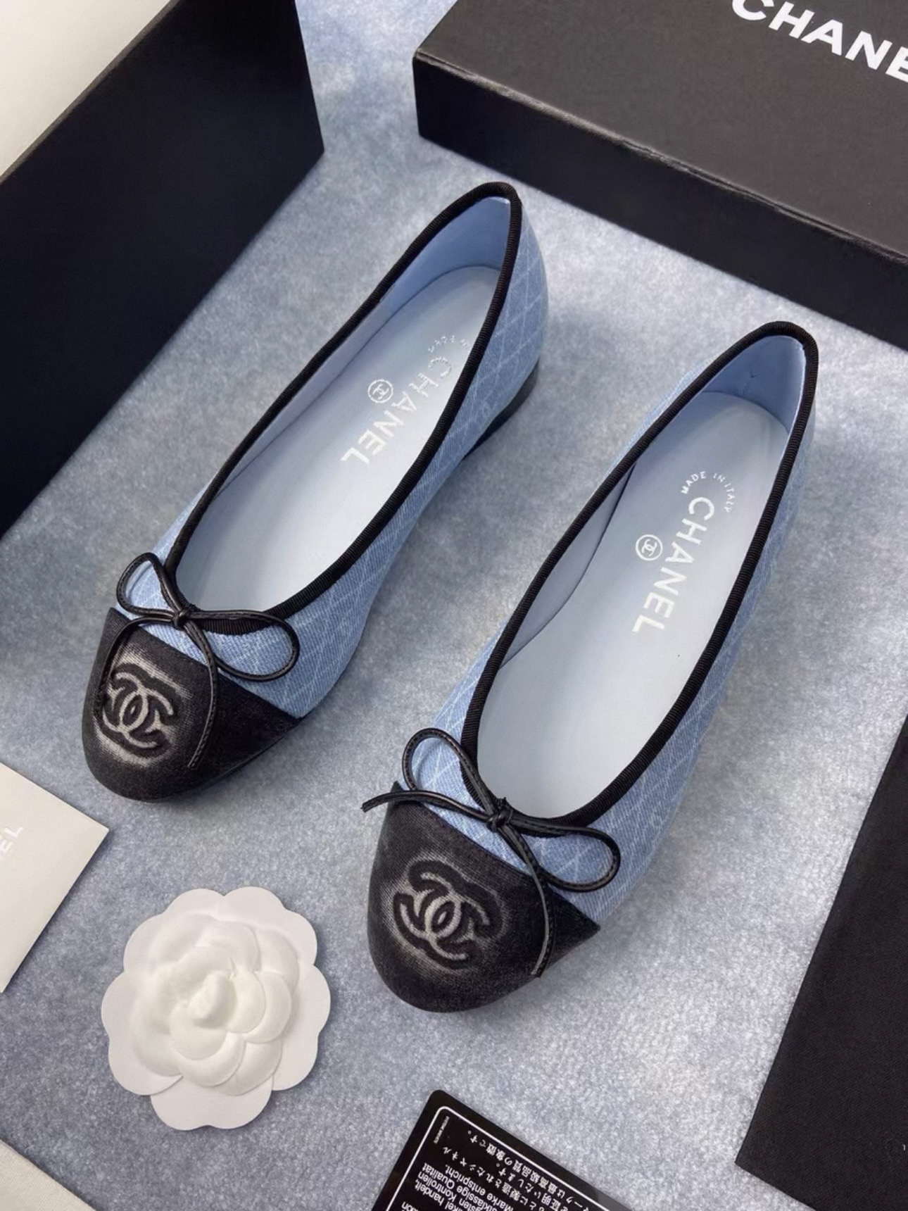 Screenshot CHANEL Denim Printed Quilt CC Cap Toe Ballerina Flats - 图片 3