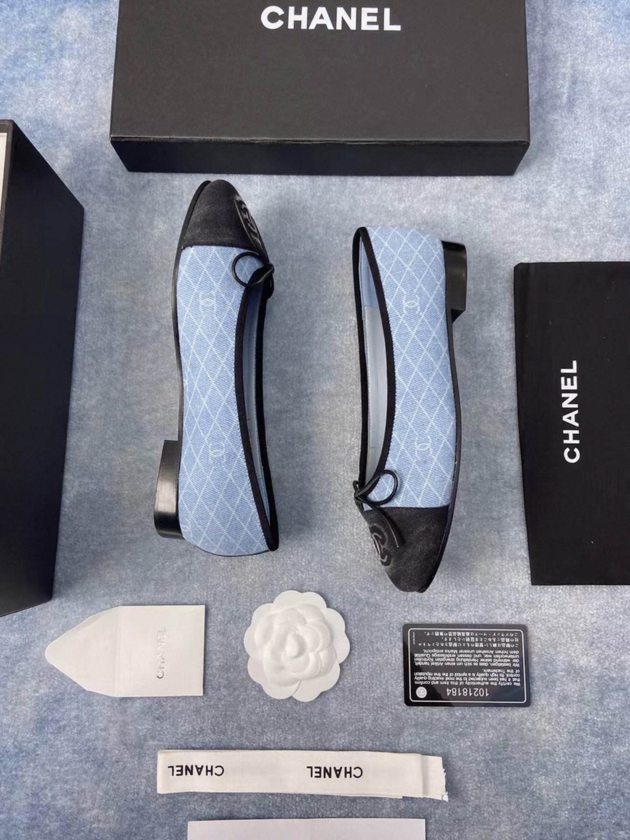 Screenshot CHANEL Denim Printed Quilt CC Cap Toe Ballerina Flats - 图片 5
