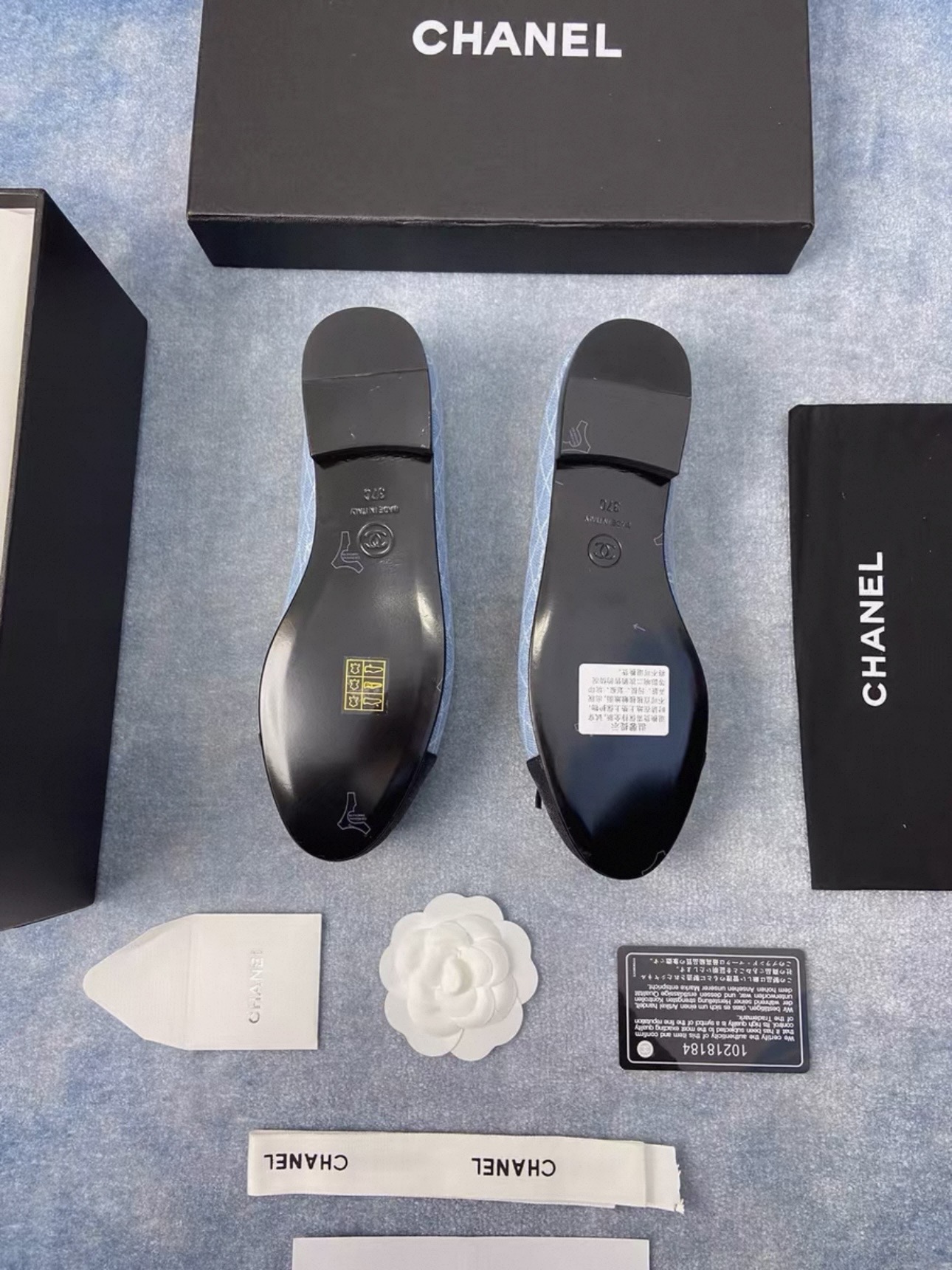 Screenshot CHANEL Denim Printed Quilt CC Cap Toe Ballerina Flats - 图片 6