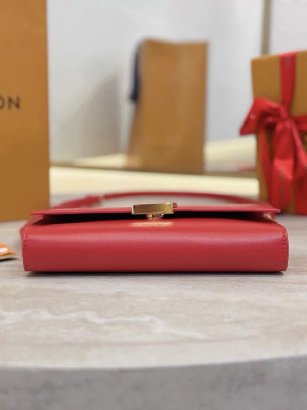 LV Wallet On Chain Capucines M12405