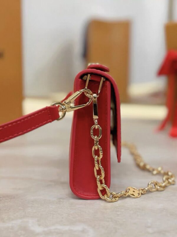LV Wallet On Chain Capucines M12405