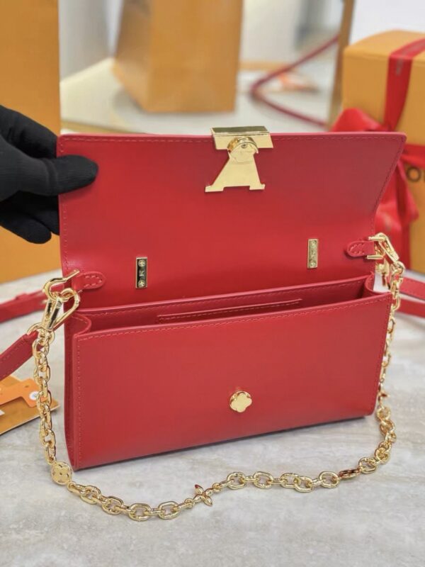 LV Wallet On Chain Capucines M12405