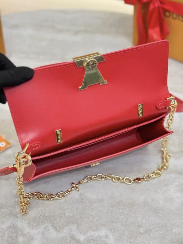 LV Wallet On Chain Capucines M12405