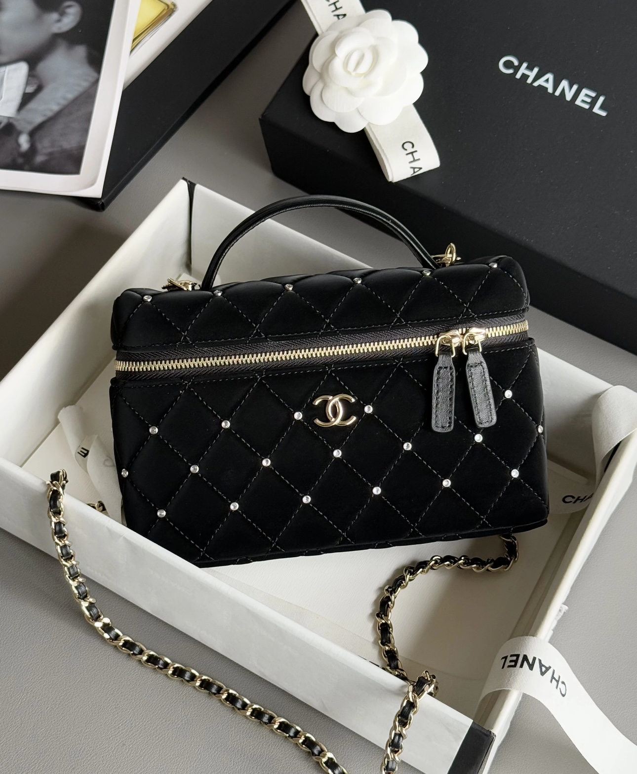 Screenshot CHANEL Vanity with Chain Velvet Diamanté - 图片 2