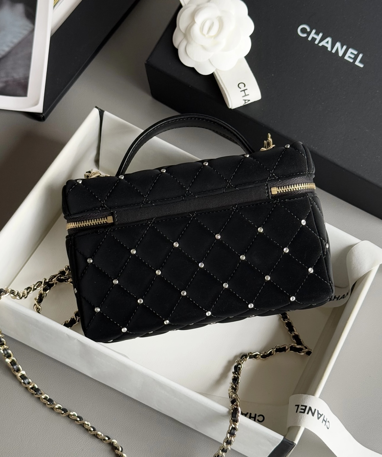 Screenshot CHANEL Vanity with Chain Velvet Diamanté - 图片 3
