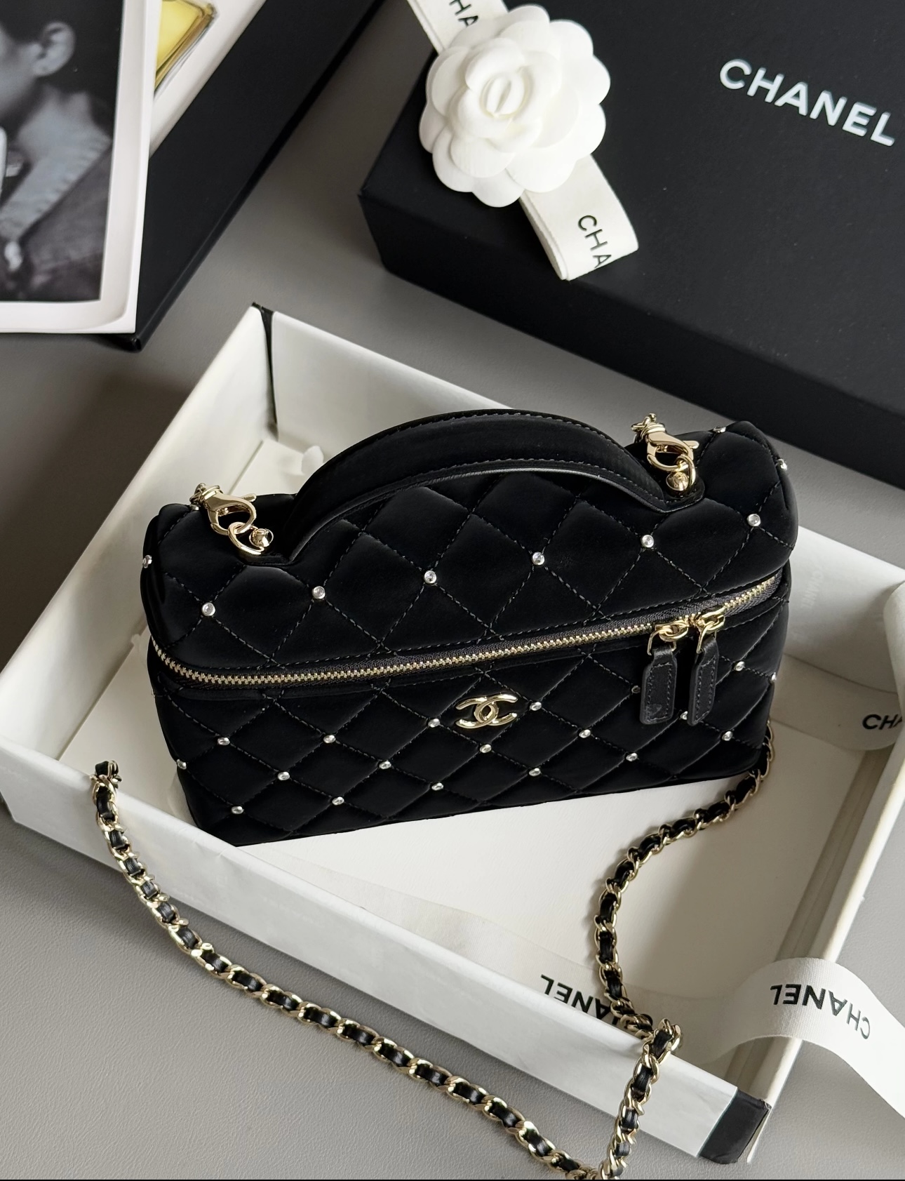 Screenshot CHANEL Vanity with Chain Velvet Diamanté - 图片 4