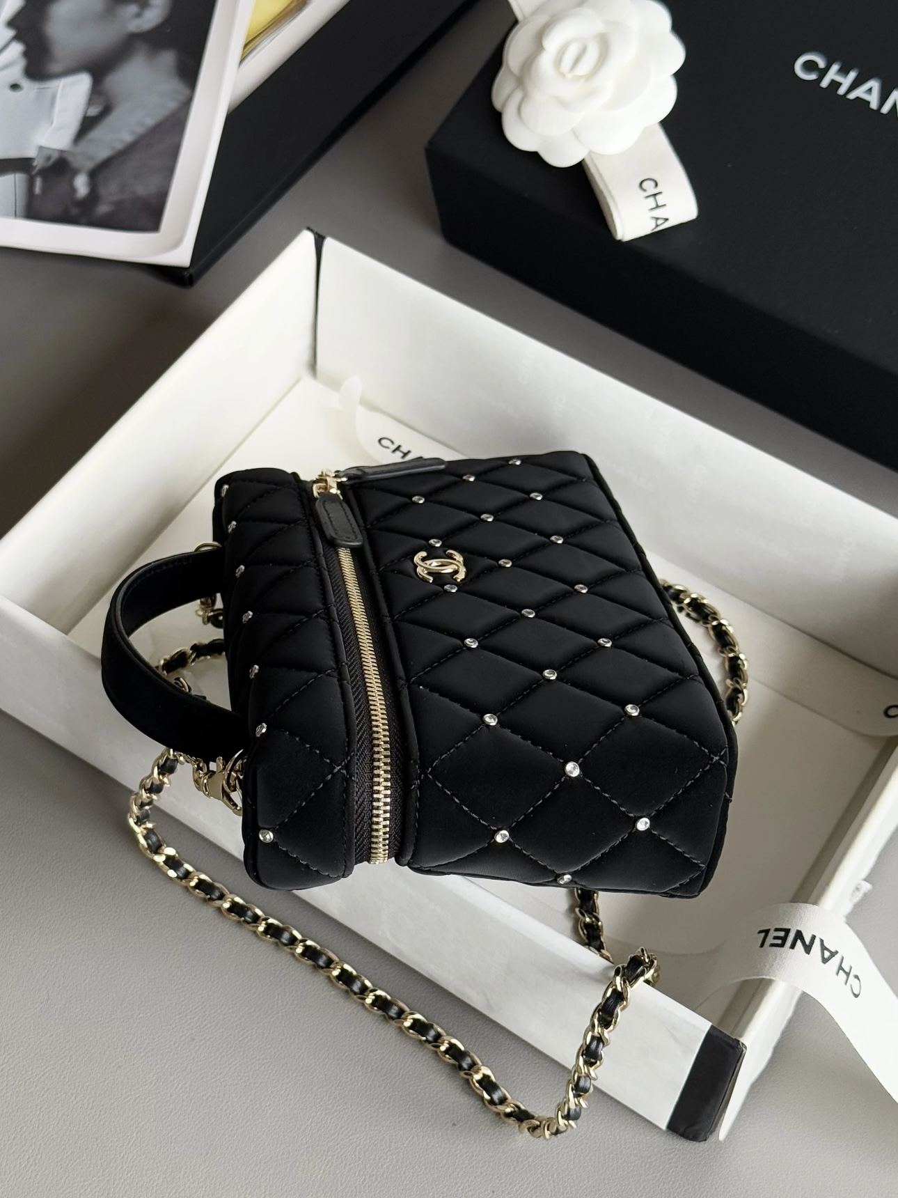 Screenshot CHANEL Vanity with Chain Velvet Diamanté - 图片 5