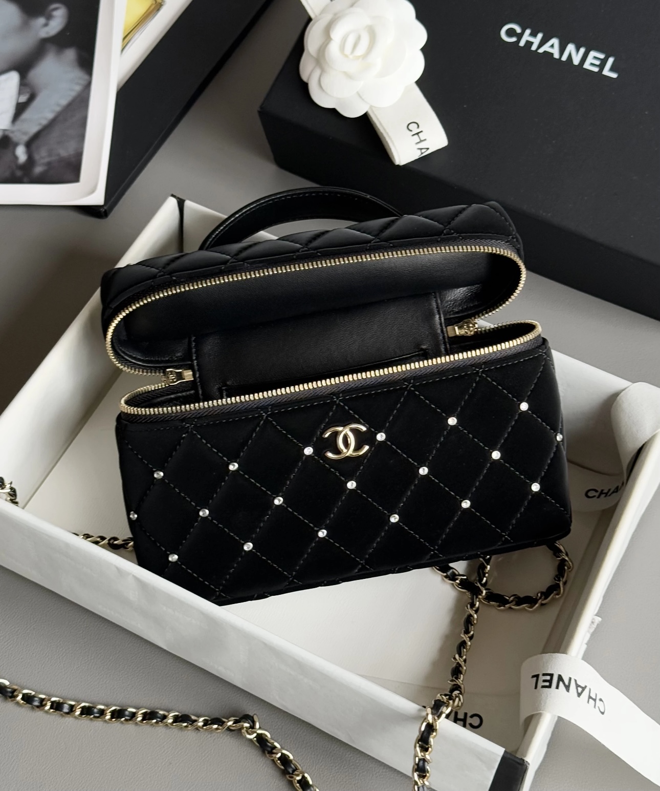 Screenshot CHANEL Vanity with Chain Velvet Diamanté - 图片 7