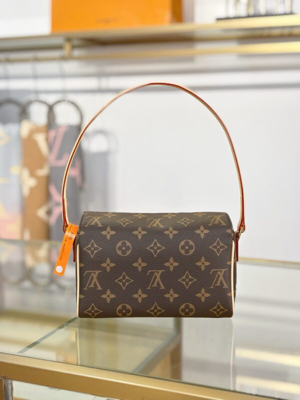 LV Recital M51900