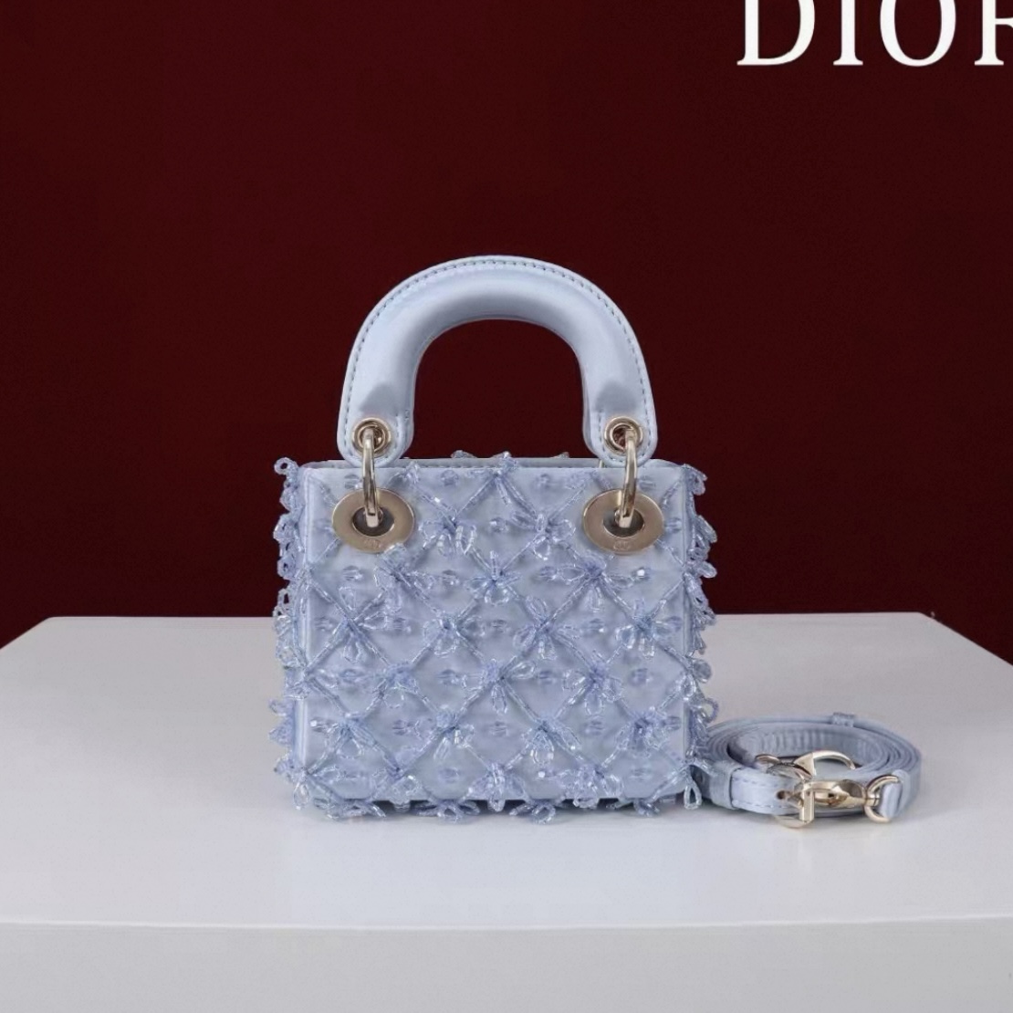 Screenshot DIOR Lady Dior Mirco Ice Crystal Blue Embroidered Beaded Bag - 图片 4