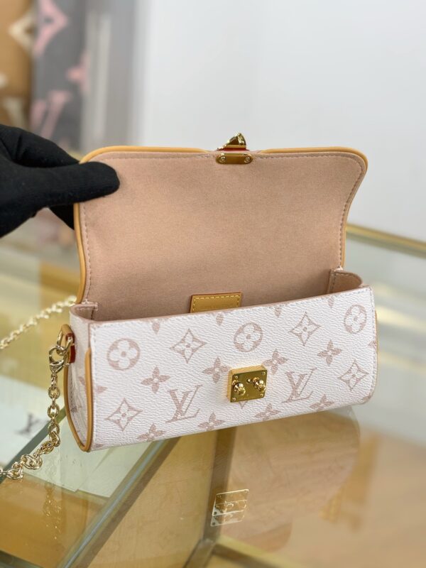 LV Pochette Clle M13566
