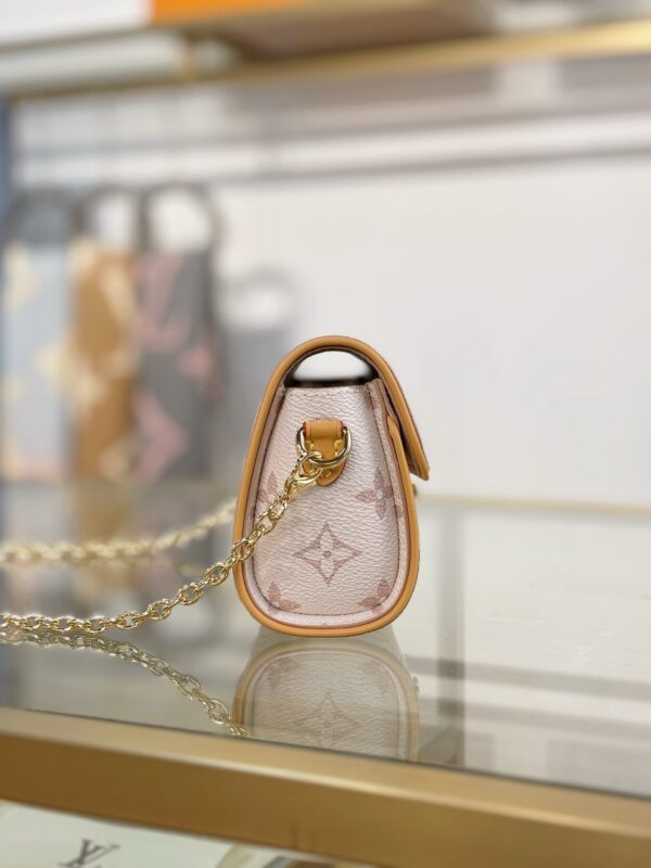 LV Pochette Clle M13566