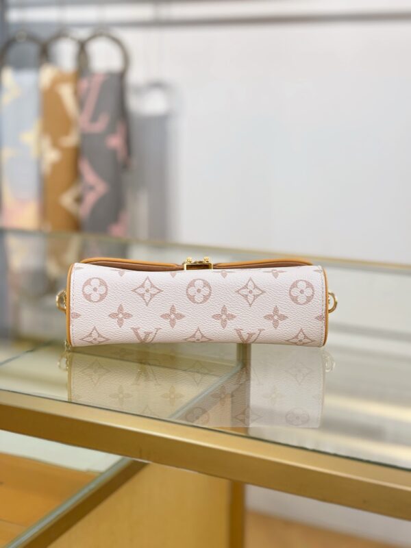 LV Pochette Clle M13566